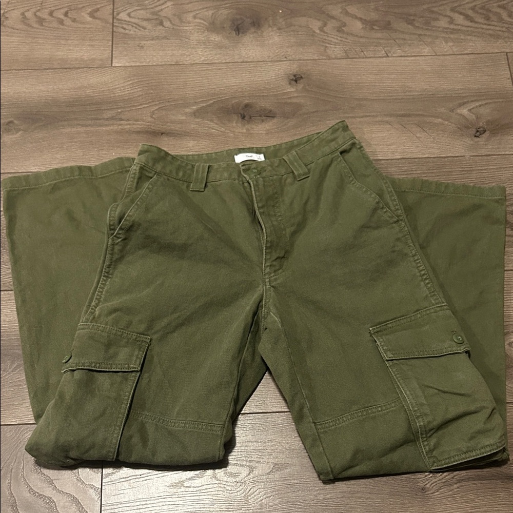 Aritizia Olive Cargo Pants